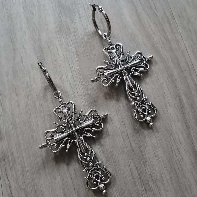 Kroll Ohrringe im Gothic-Stil: Großes Edelstahl-Kreuzdesign