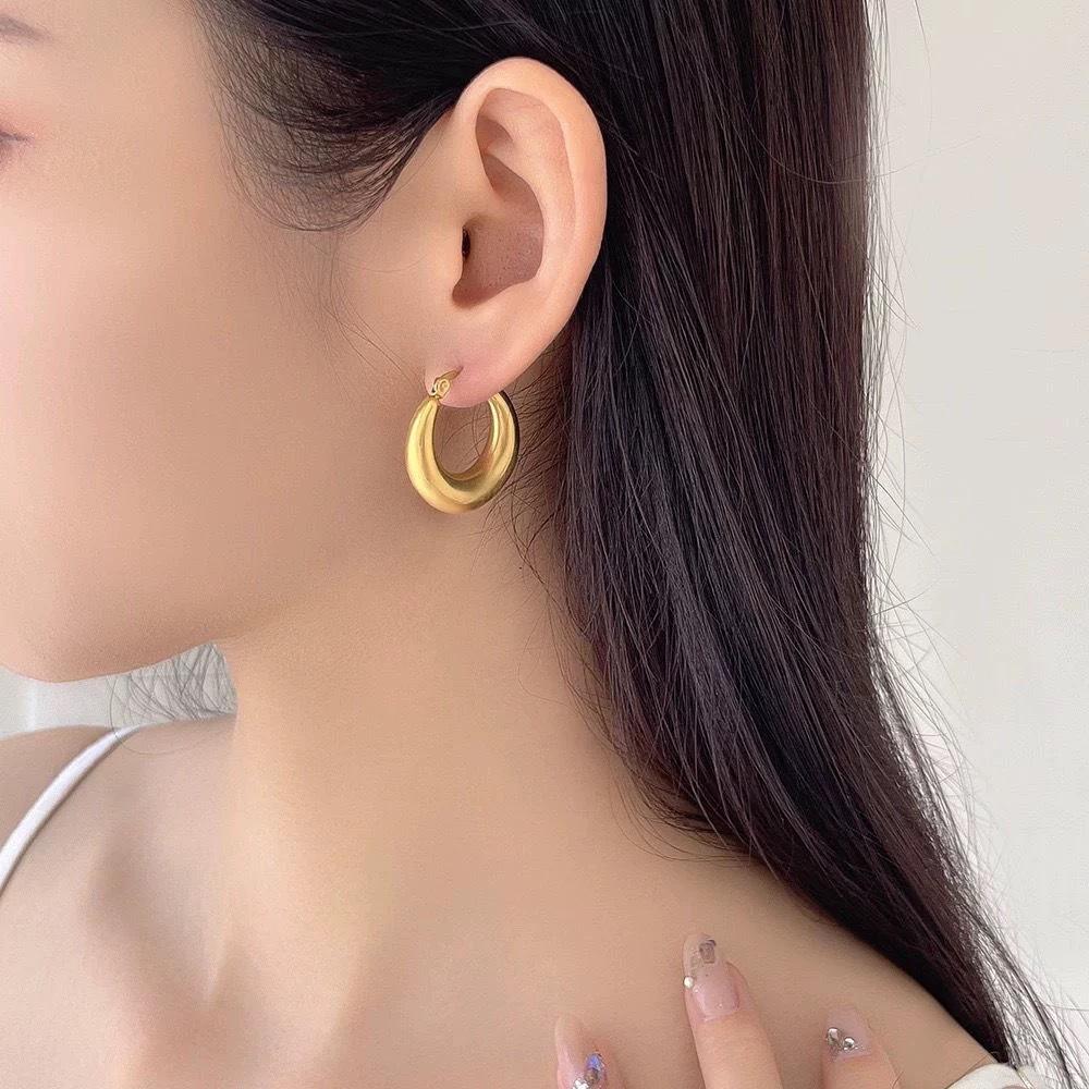 Big Earrings, Exaggerated Design Sense, Simple and Long-term Non-fading, High-end Temperament Ear Buckle