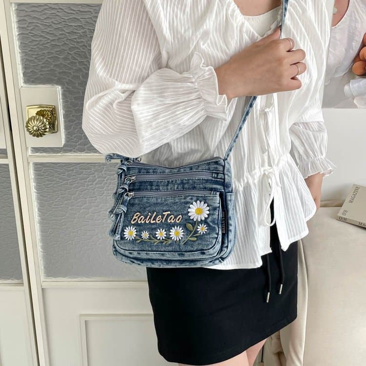 Borsa a tracolla in denim con ricamo di margherite Borsa a spalla da donna