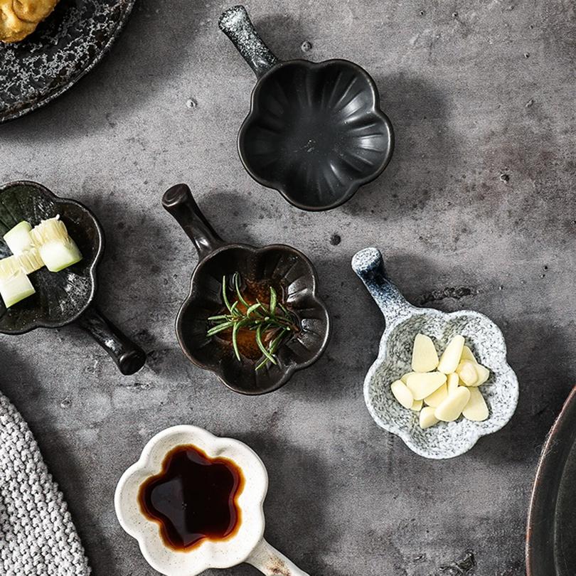 Japanese Style Ceramic Flavored Sauce Dishes Flower Shape With Creative Handles Household Fruit Sushi Plates Kitchen Supplies