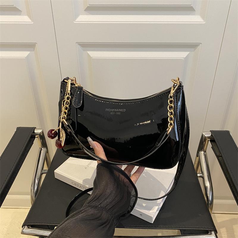 Textured Glossy Patent Leather Shoulder Armpit Bag Women's New Fashionable Versatile Commuter Messenger Small Square Bag