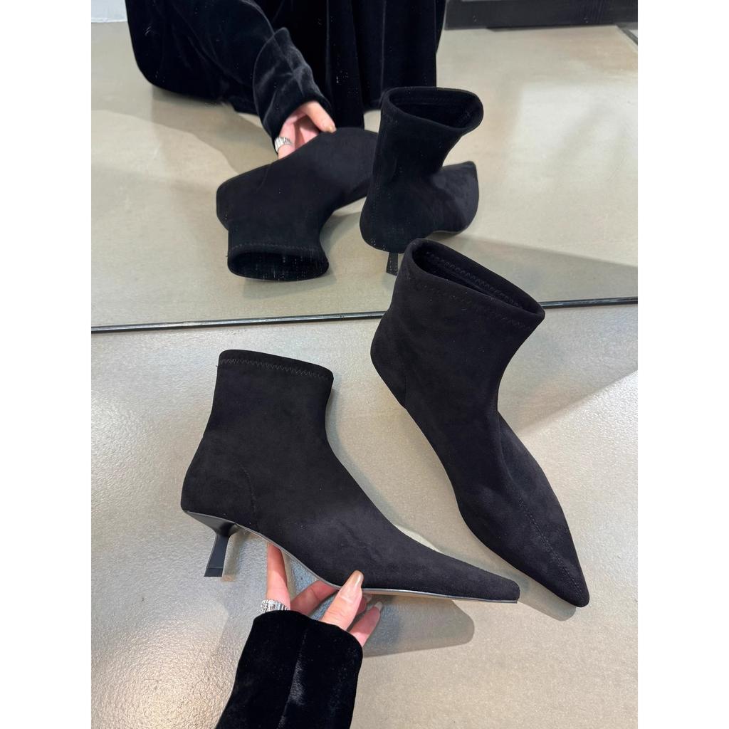 Herbst und Winter 2025 neue Temperament-Stiletto-Bare-Boots mit Schaft, elastische dünne Stiefel, Kitten-Heel und spitz zulaufende Wildleder-Kurzstiefel für Damen