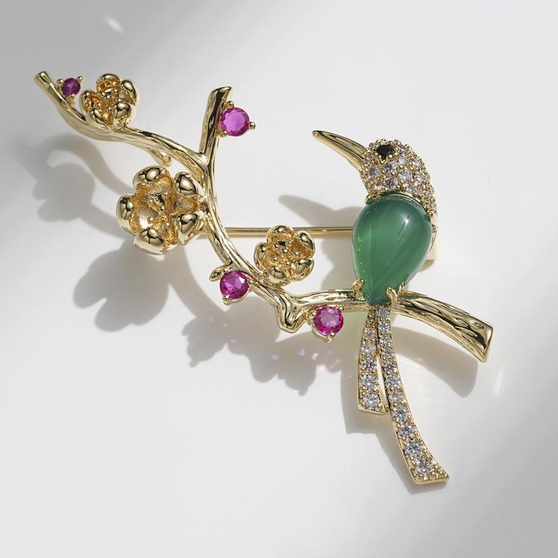 Bo Xin Yun Chinese Branch Magpie Green Agate Brooch for Women’s Cheongsam Hanfu