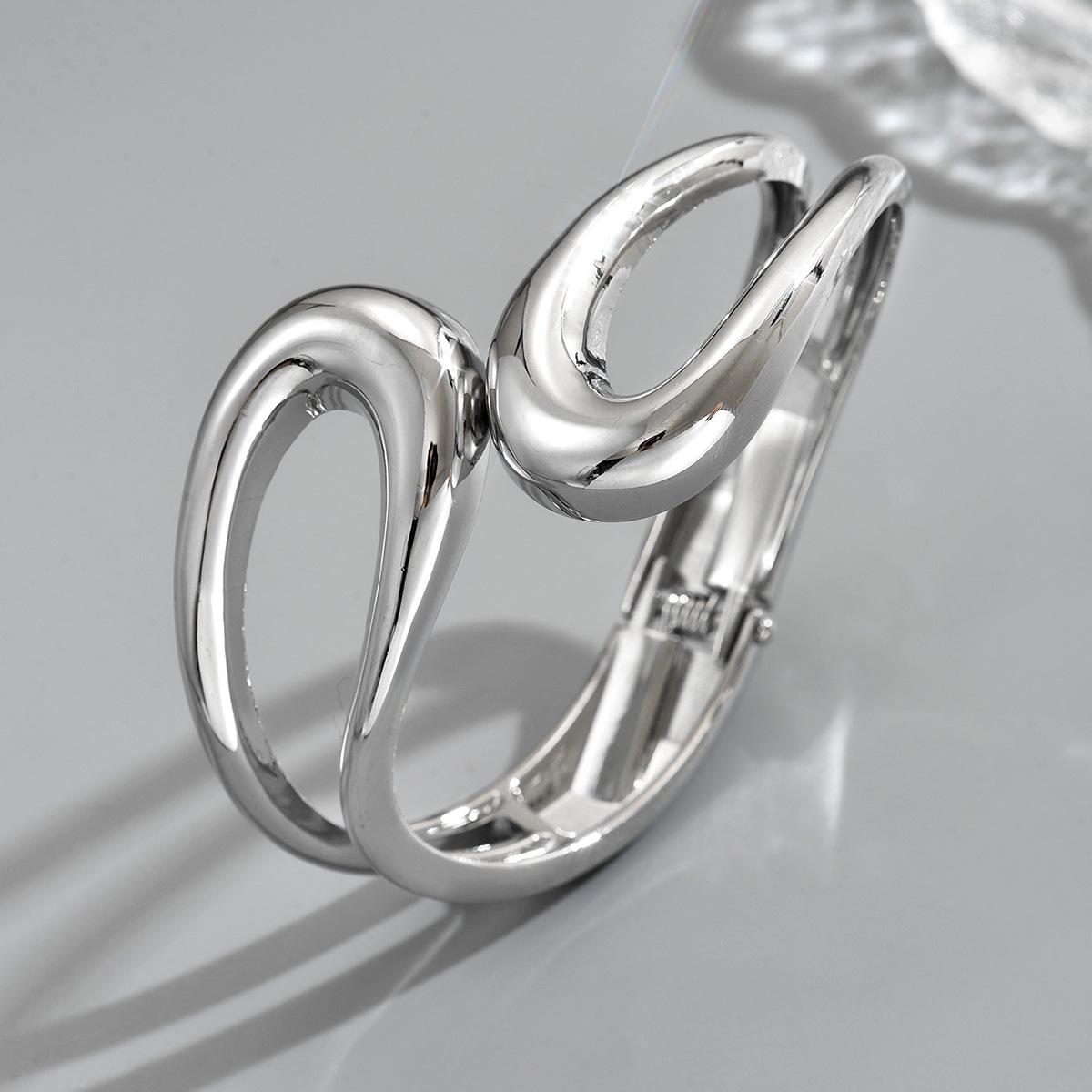 

Новый горячо продаваемый браслет Геометричный нишевый металлический дизайн с изгибом Продвинутый сенсорный браслет с регулируемым открытием