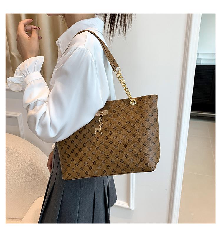 2024 Spring Retro Texture Chain Shoulder Bag for Women