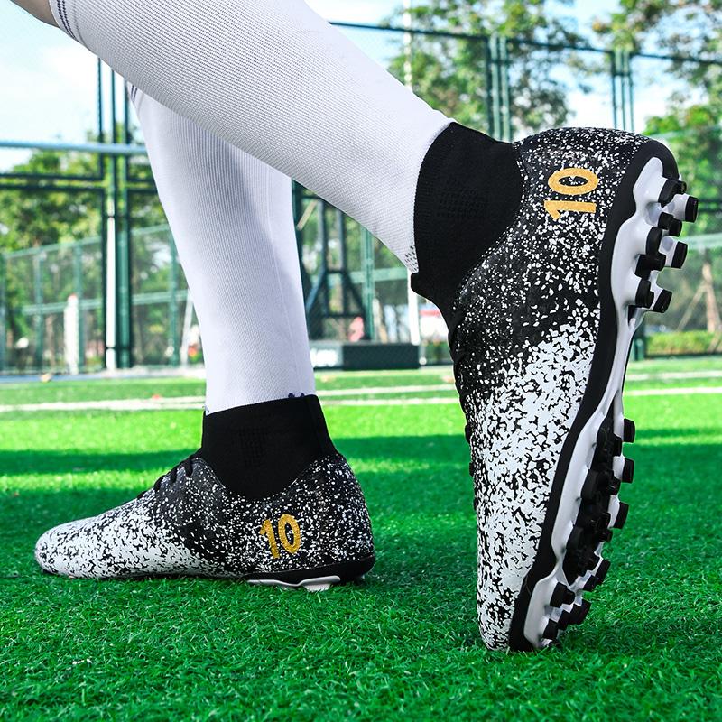 Fashion New Large Size Men's Long Nail Football Shoes Casual Comfortable Sports Shoes Fashion Light Wear Resistant Non-slip Shoes