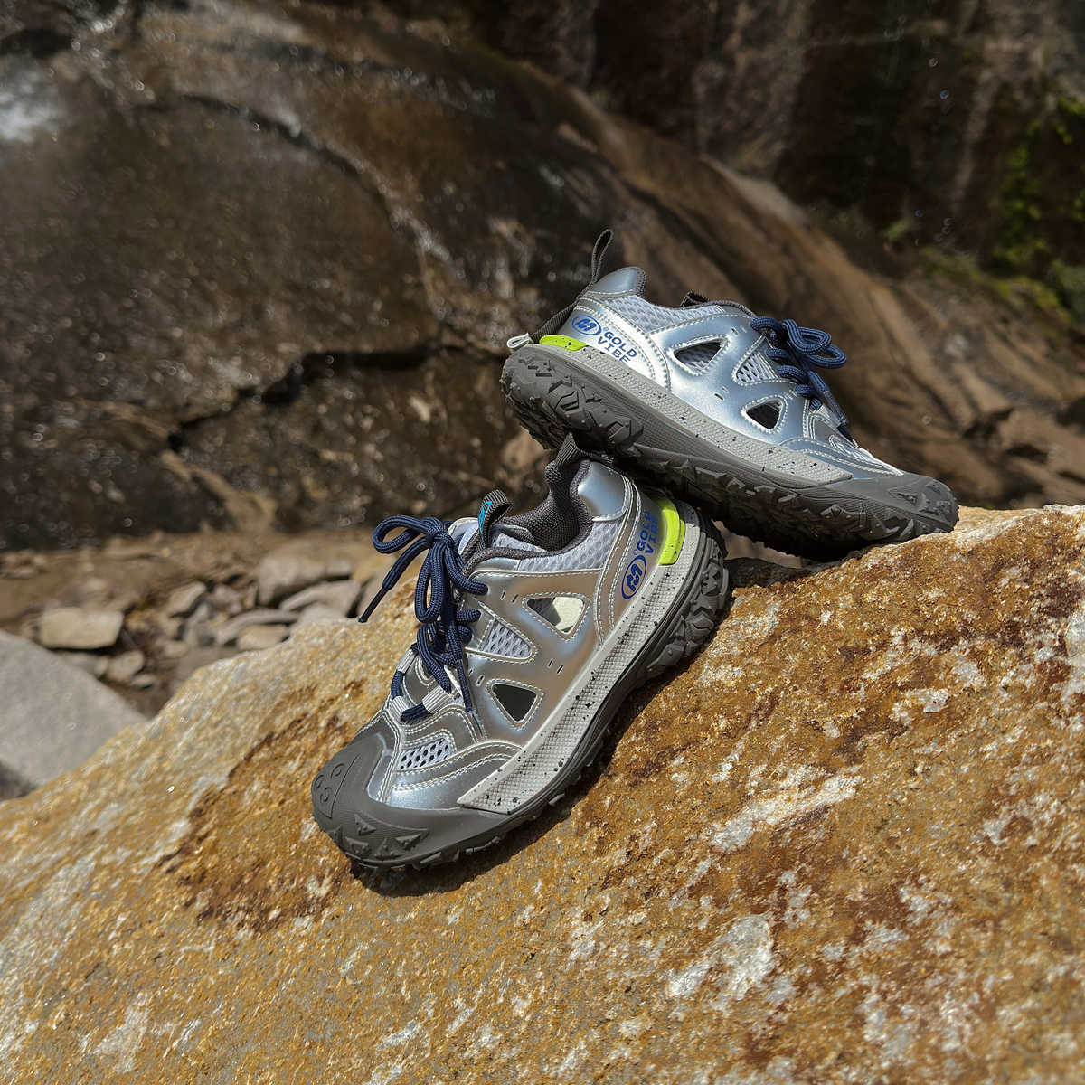 

XSHX Summer Off-Road Children s Breathable Hollow Boys and Girls Rubber Functional Solid Heel Buffer Sneakers 30