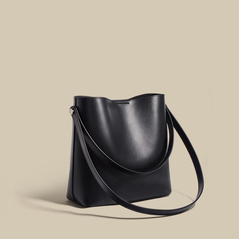 New Leather Fashion Niche Design Handbag, Cowhide Large-capacity Commuter Shoulder Bucket Bag