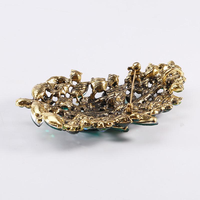 Crystal Brooch Fashion Personality Leaf Clothing Pin Accessories Elegant Temperament High-End Anti-Light Plant Corsage