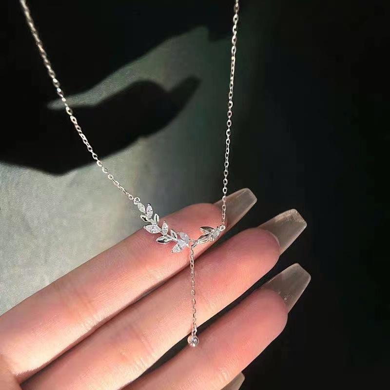 2026 wheat ear necklace women's new trendy high-end pendant collarbone chain light luxury niche natal year sweater accessories