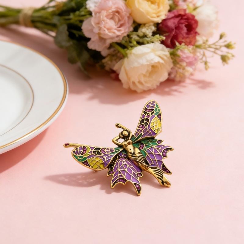 Retro Brooch Butterfly Corsage Pin Jewellery Piece For Women And Men Lightweight Alloy Chest Decoration Gift