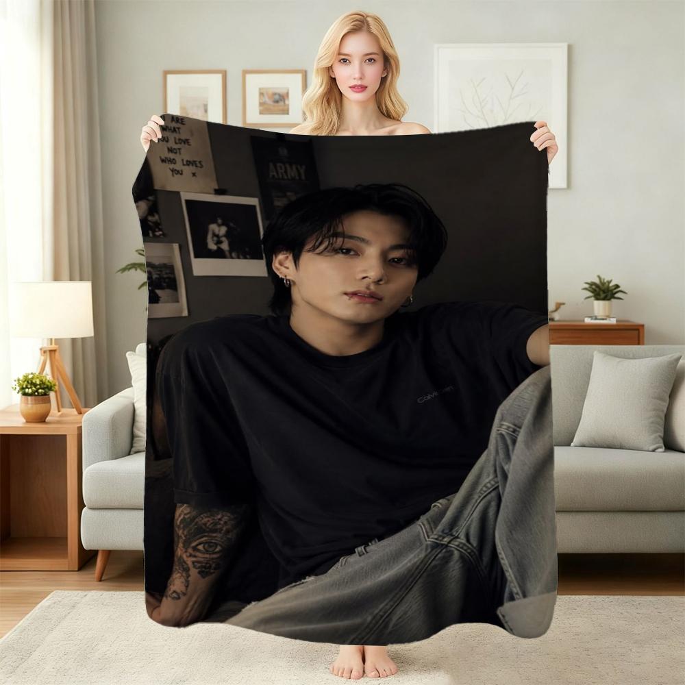 Moody Portrait Idol Pattern Blanket Machine Washable Fleece Blanket For Living Room Sofa Bedroom Bed Lightweight Home Decor Great Holiday Gift