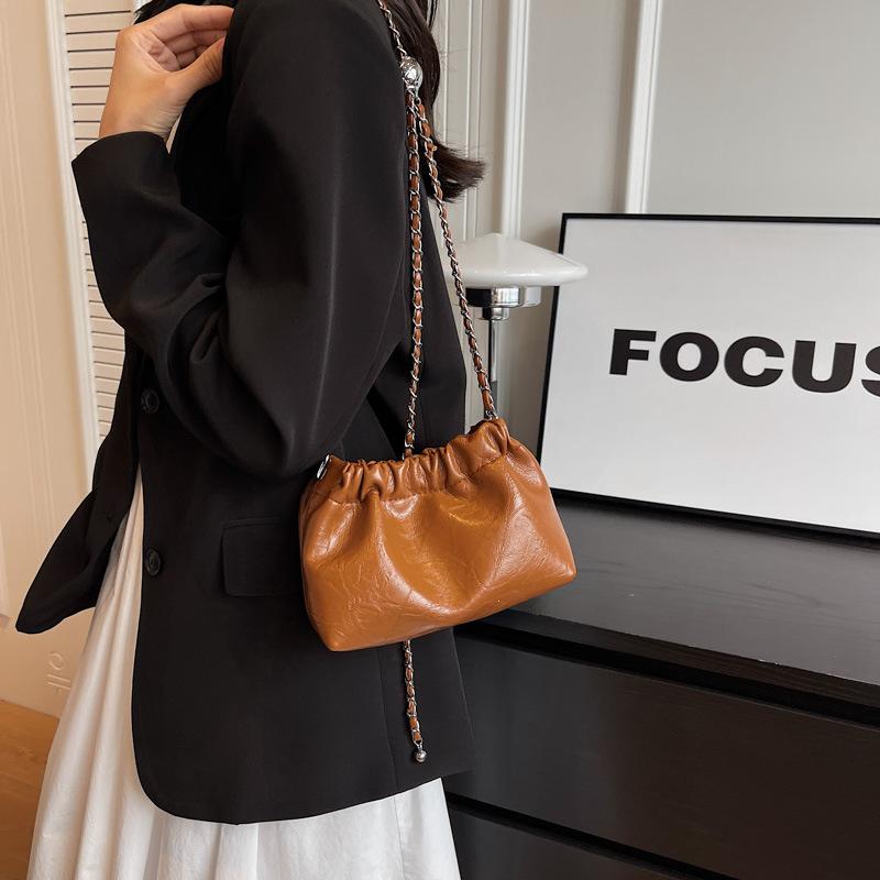 Korean fashion large-capacity chain bag women's new 2025 summer simple bucket bag niche texture messenger bag