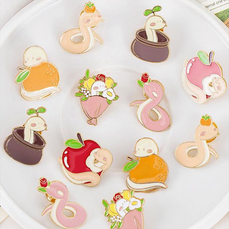  Cartoon Snake Brooch For Women Men Exquisite Enamel Animal Pins Versatile Cute Corsage Clothing Accessories Gifts