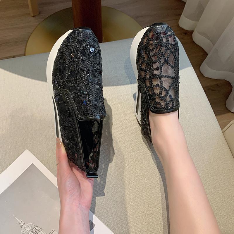 

Клинки на платформі Жіночі кросівки Сітчасті кросівки для жінок ковзають на повсякденних зручних туфлях на підборах Жінка 42 чорний