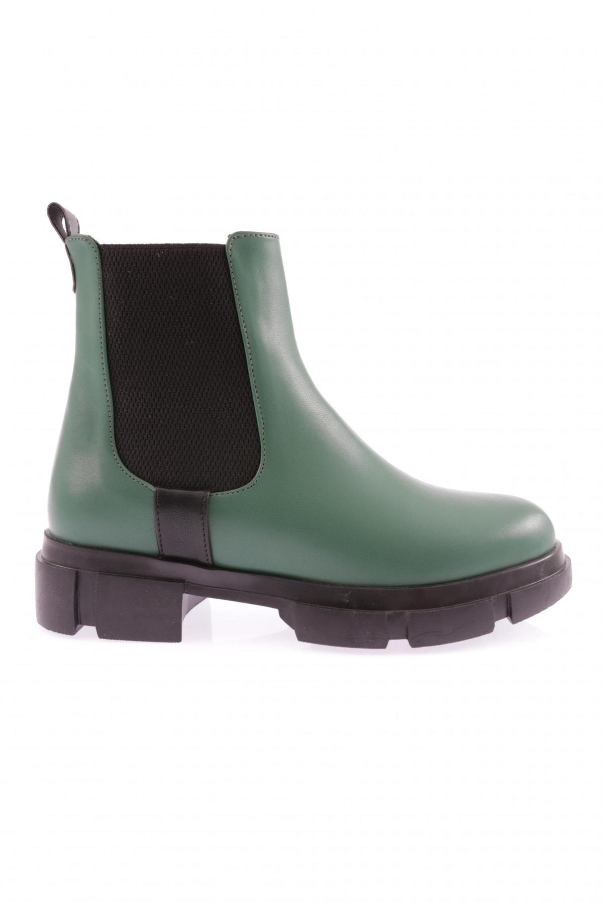 

Модные женские ботинки с круглым носком и эластичными боковинами