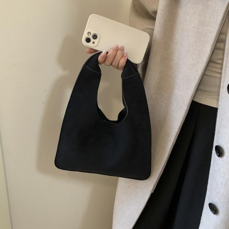 

Ретро повседневная сумка подмышку женская 2025 осень и зима новая модная матовая сумка-пельмень корейская версия нишевый дизайн высокое чувство