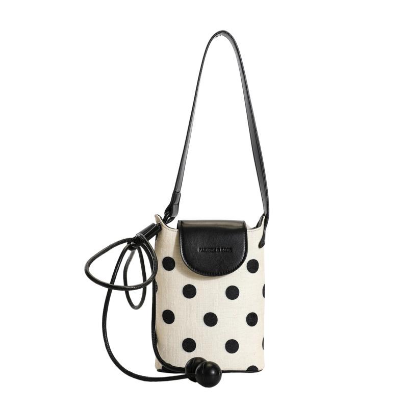 Small Crossbody Bag with Simple and Elegant Style, Suitable for Daily Commuting and Fashionable for Ladies.