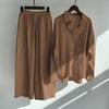 Completo estivo da donna in camicetta e pantaloni casual a due pezzi