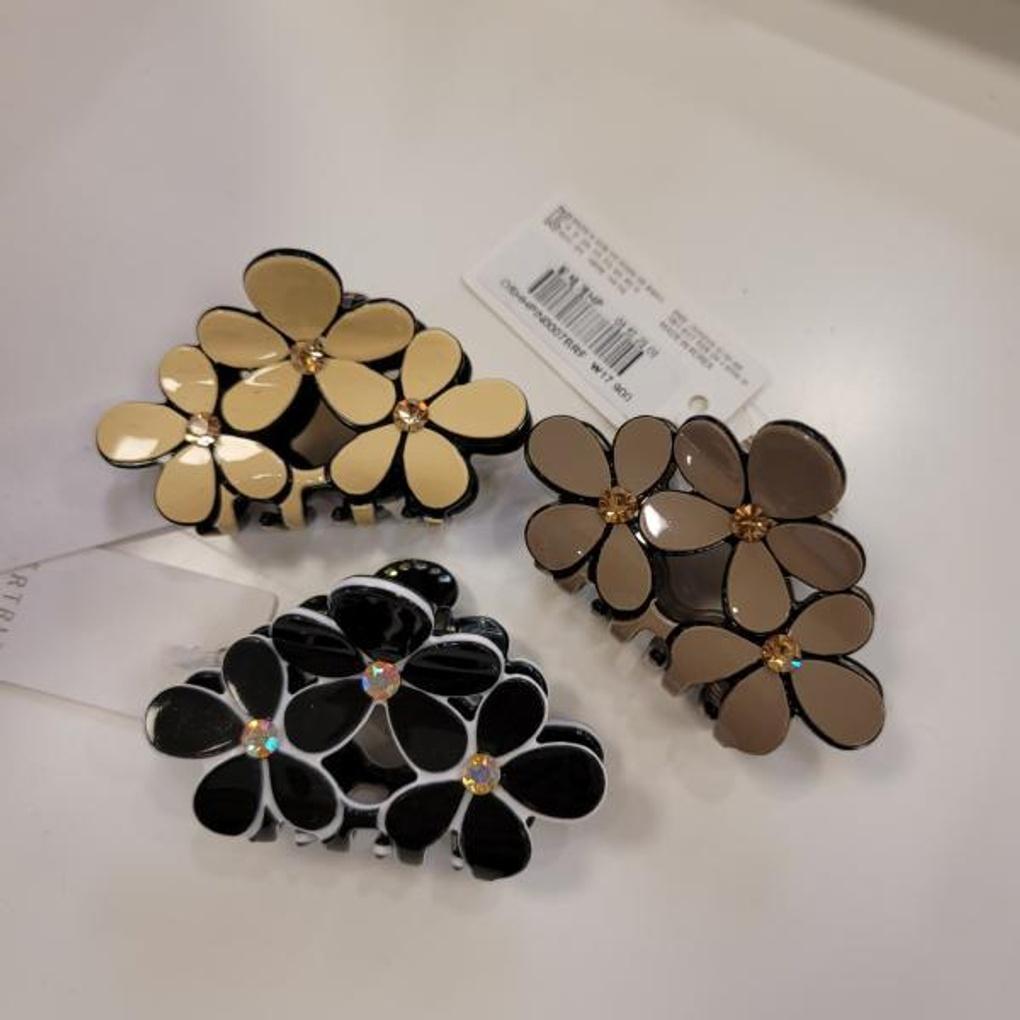 Atria Petal Three-Half Head Acrylic Clip-On PinOSHHPIN0007