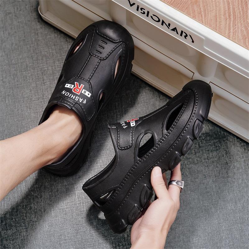 Summer new men's hole shoes breathable light hollowed out mountaineering wading thin sandals soft sole comfortable travel shoes