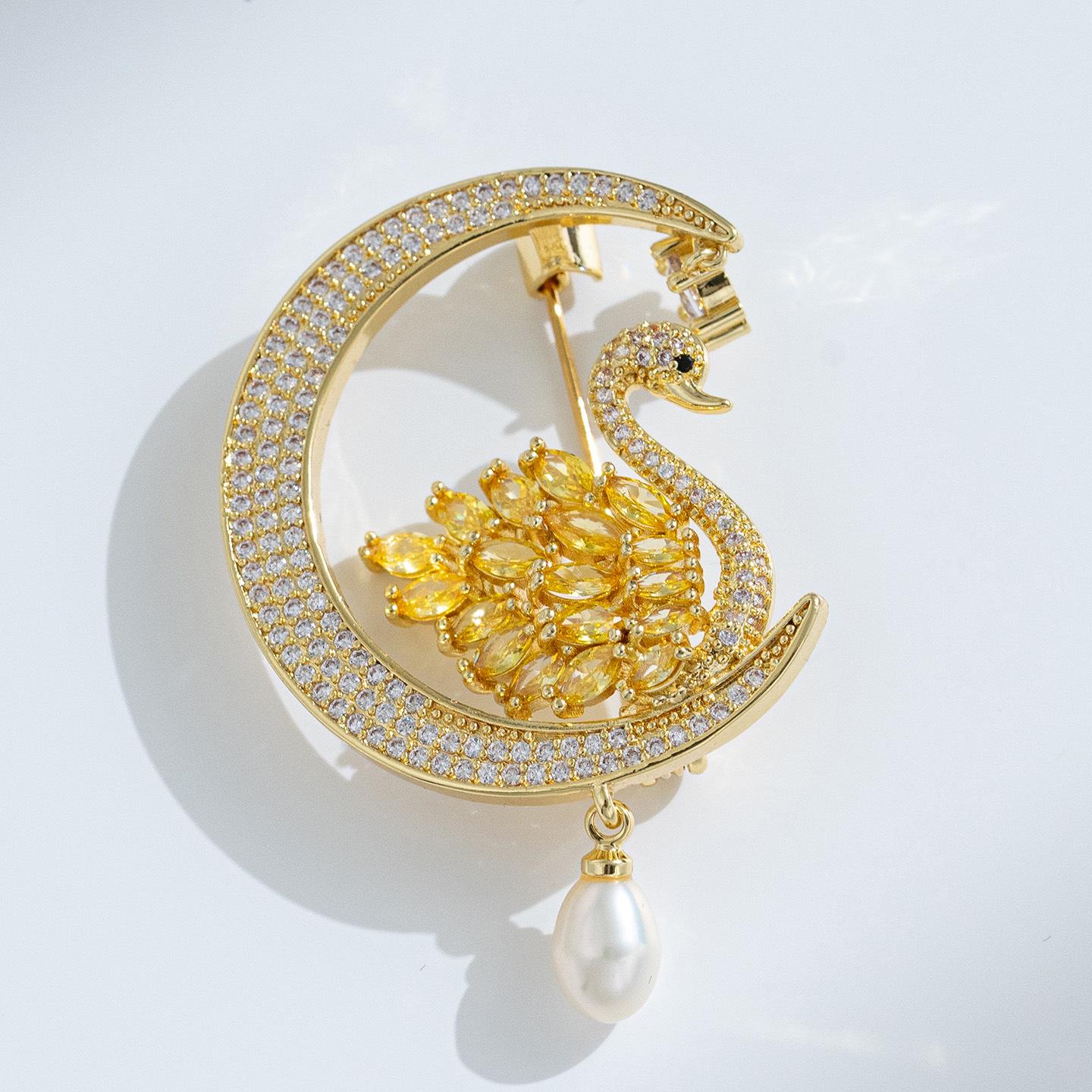 Bo Xin Yun Elegant Pearl Swan Moon Brooch - High-End Versatile Suit Accessory Pin Gift.