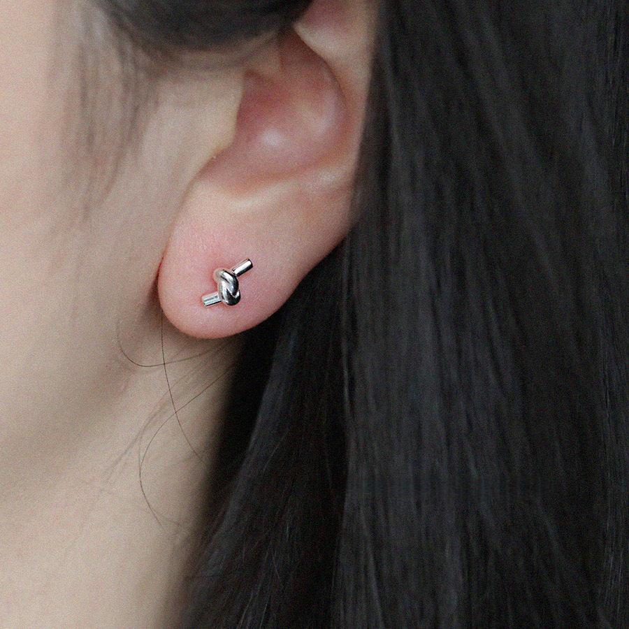 S925 Sterling Silver Knot Design Mini Stud Earrings for Daily Wear and Sleep
