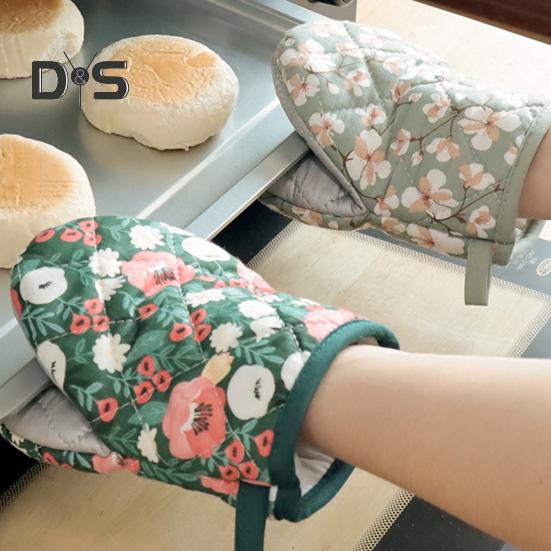 1Pc 2 Styles Baking Glove High Temperature Resistance Useful Heart-shaped Hand Clip Insulation Pad