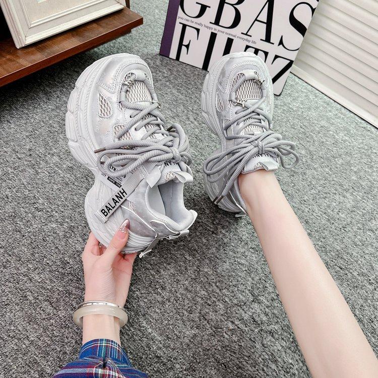 Evropské populární univerzální prodyšné dad shoes dámské 2025 jaro a léto nové malé na platformě zvyšující výšku neformální sportovní boty