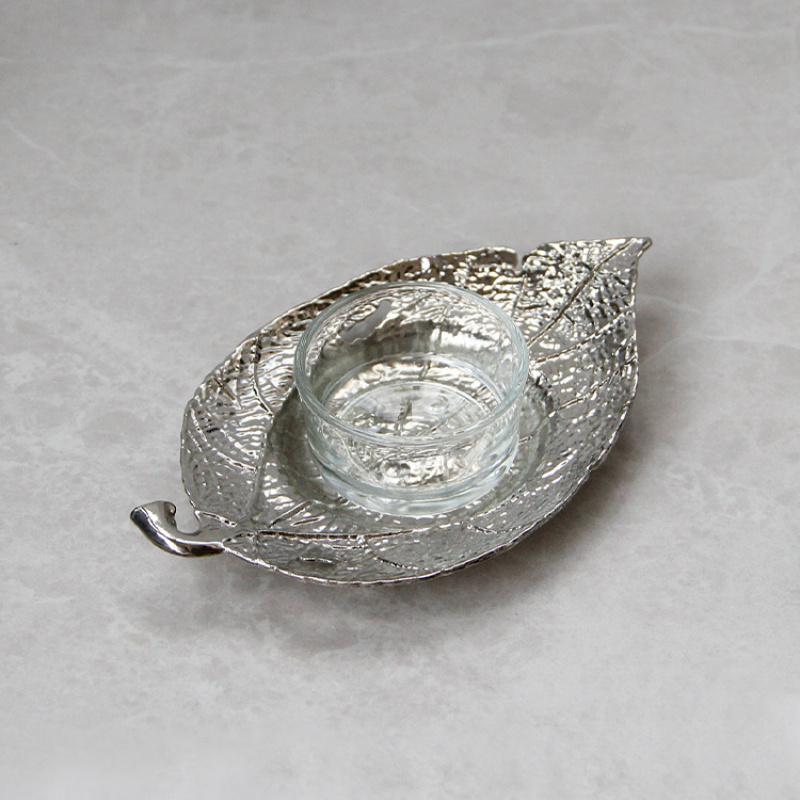 

1PC Luxury Nordic Natural Wind Leaf Shape Gold Silver Candle Holder Tea Wax Small Round Candle Transparent Container Table Top Decoration Candle silvery