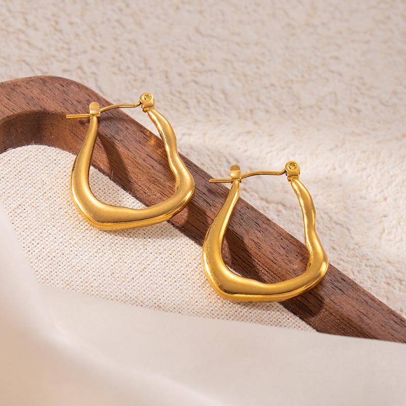 Street Shooting Retro Temperament Versatile Exaggerated High Sense U-Shaped Circle Ear Buckle Cold Titanium Steel Earrings Women