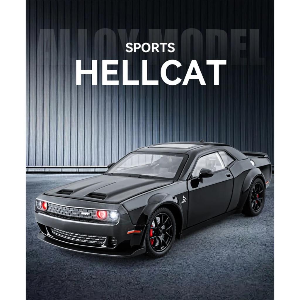 1/24 Dodge Challenger Hellcat Redeye Alloy Muscle Car Model Sound and Light Pull Back Children's Toy Collectibles Birthday Gift