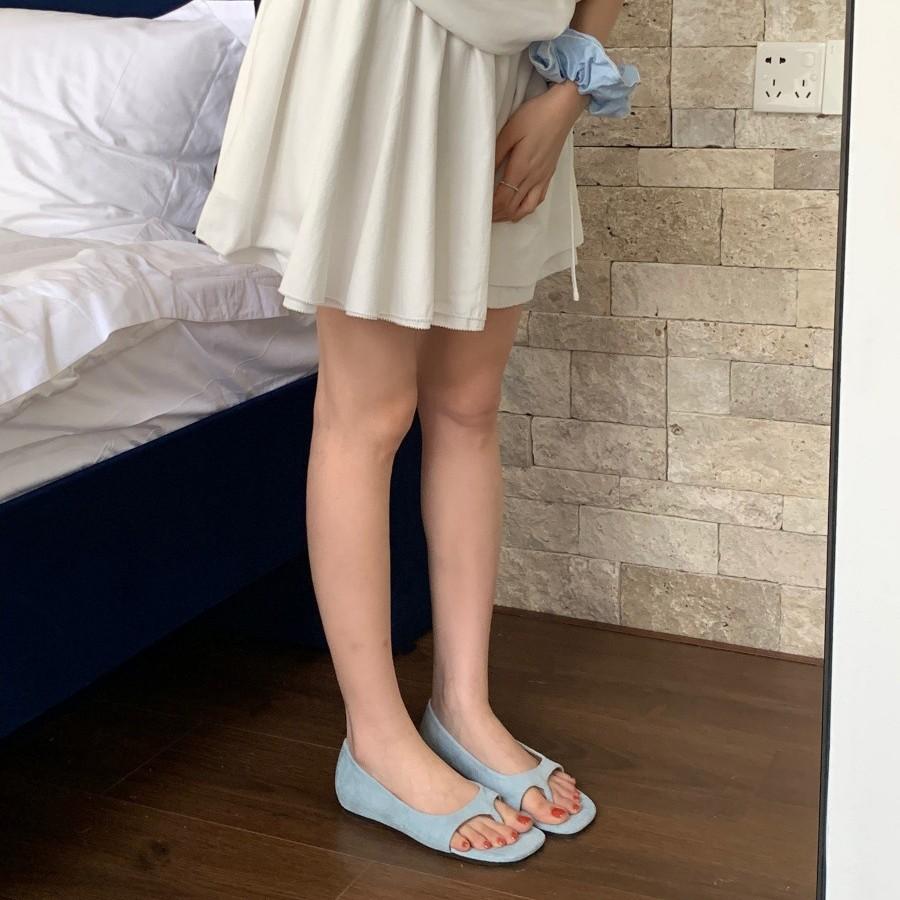 Niche fashion toe sandals women's slippers 2025 new open-toed flat bottom height increase casual shoes trend