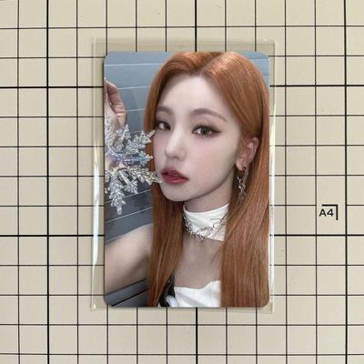 [USED] ITZY Born To Be Everline Rakidro Yeji Trading Card