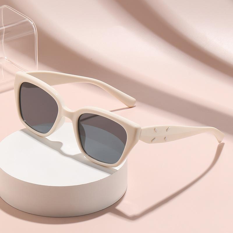 

Sunglasses For Women With High-end Face, Small Anti-uv Large Frame Retro Cat Eye Glasses New Sunglasses 9673 бежевый