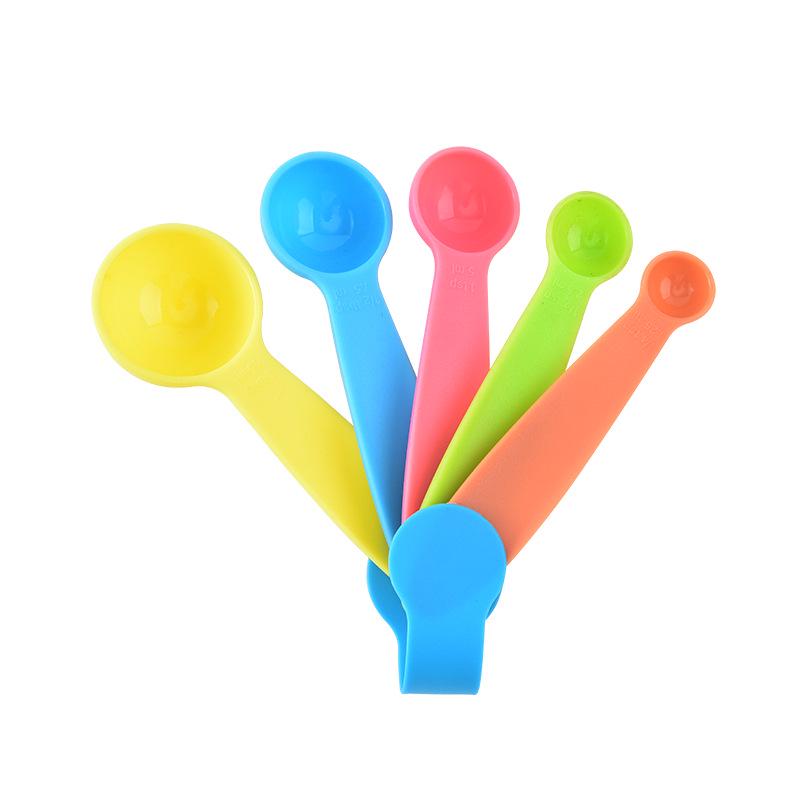 

Барвистий набір із 5 мірних ложок та чашок для випічки та інших робіт своїми руками