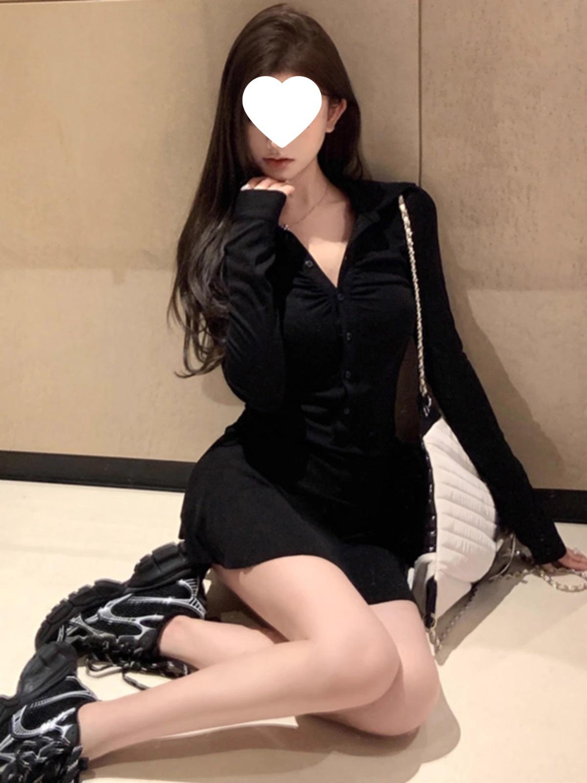 

Korean Style Black Pleated Short Skirt Dress with Polo Collar and Original Thread Fabric Leggings. S