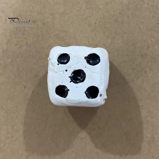 Dark Atmosphere Game Prop Skull Dice for Adults, Gothic Resin Shaped Halloween Desktop Ornament 6 Sided Entertainment, Party Favors Skeleton