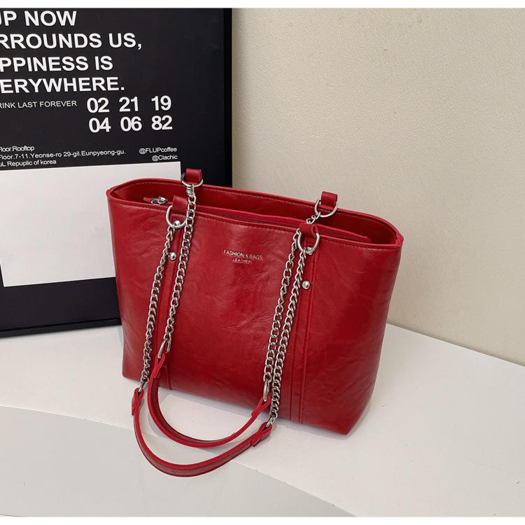 

Retro fashion large-capacity bag women s 2025 summer new casual shoulder bag commuting to work portable tote bag