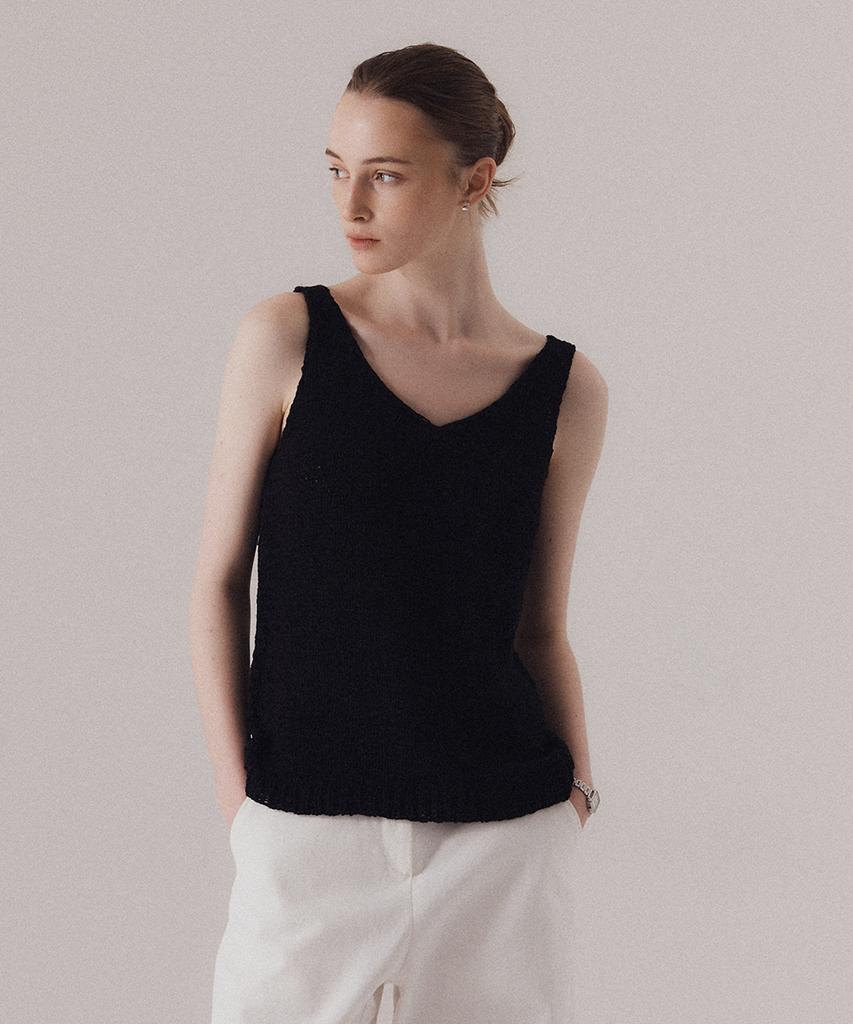 SILN Refined V-Neck Straw Knit Sleeveless (Black)