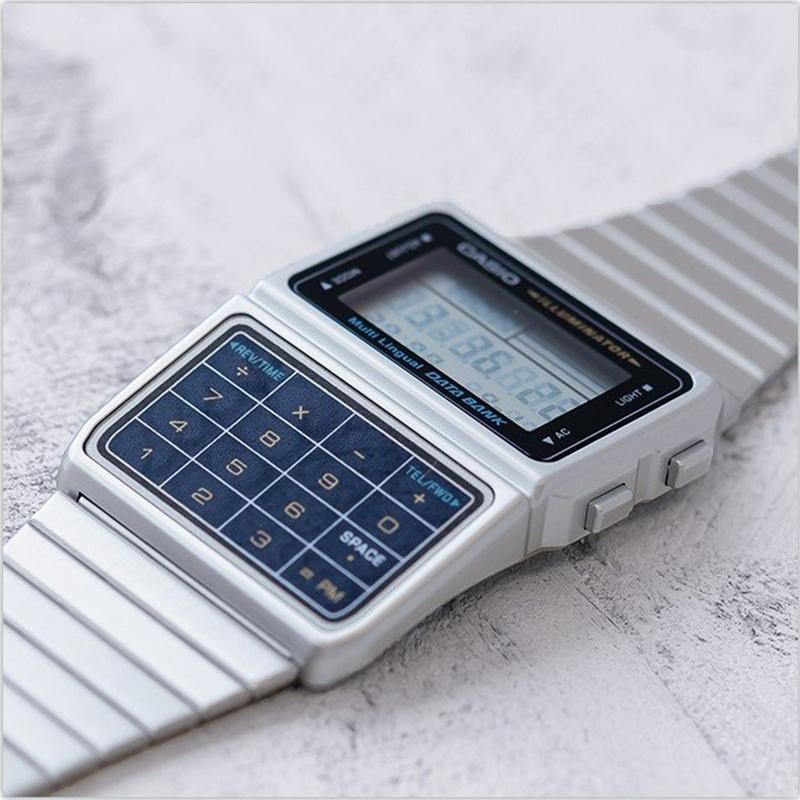 Casio YOUTH Serie-digitaler Taschenrechner, modisch retro, Multifunktionstaschenrechner, LCD-Display, Quarzwerk, Harzarmband, Japanisch und DBC-611-1