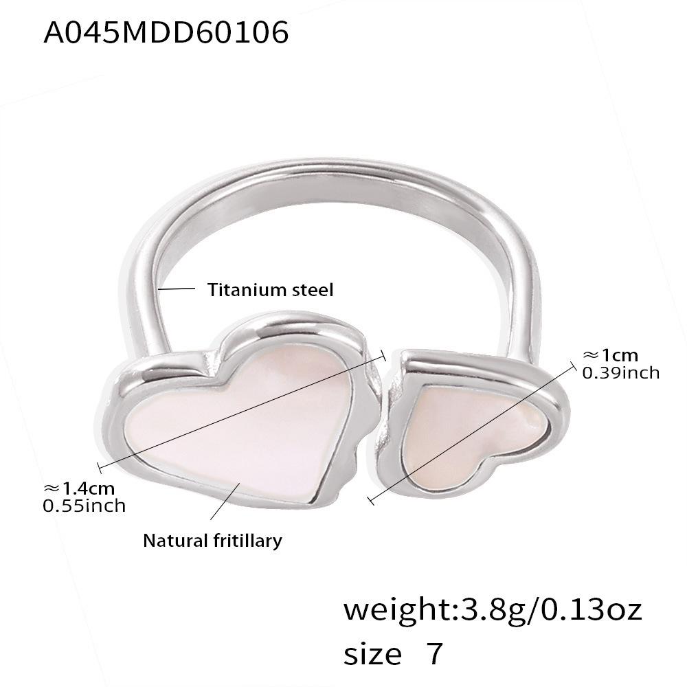 

Европейско-американское геометрическое кольцо с двойным сердцем из перламутра в нержавеющей стали с покрытием 18 карат золотом. Size 7