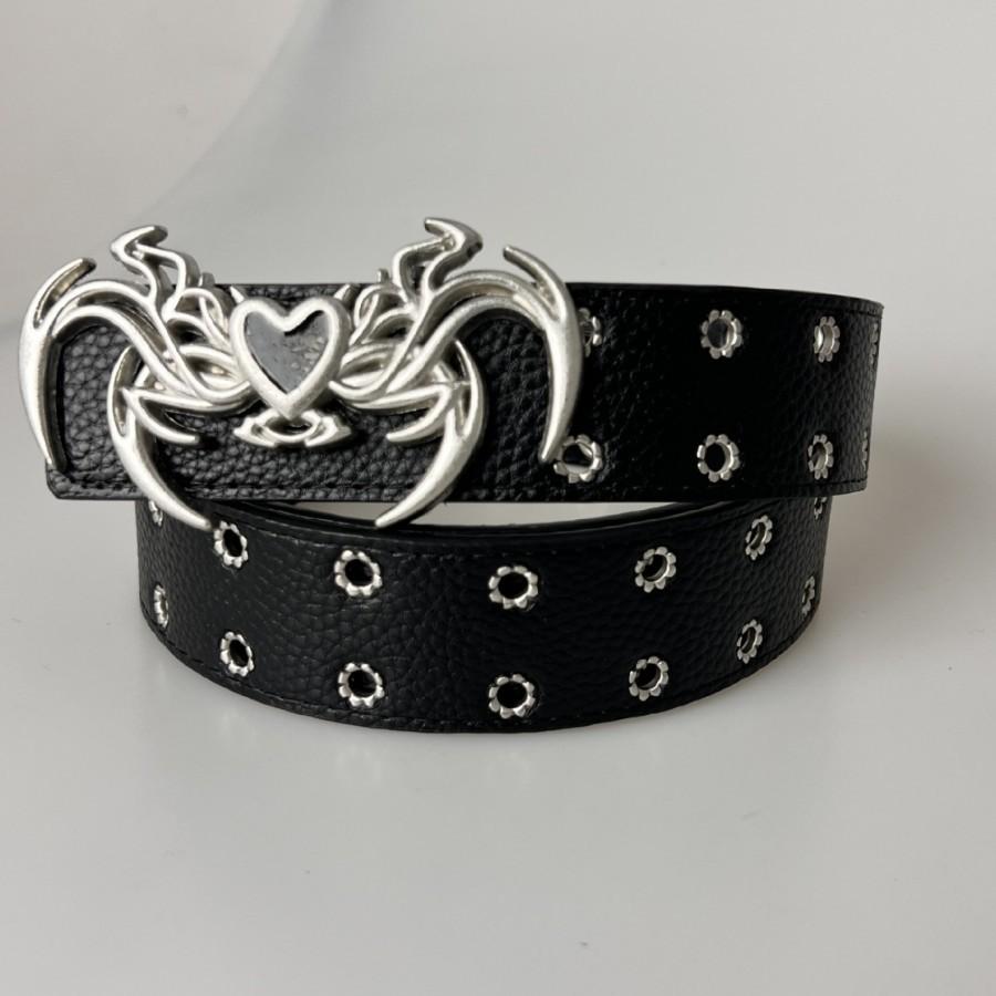 The Irregular-shaped Buckle Air Eye Belt Can Be Removed with Belt Buckles on Both Sides, Making It A Popular Instagram Belt for Both Men and Women