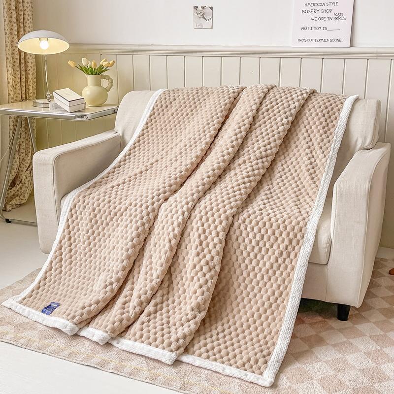 Extra Soft Coral Fleece Fabric Summer Blanket Pineapple Shape Golden Turtle Velvet Machine Washable Air Conditioning Blanket