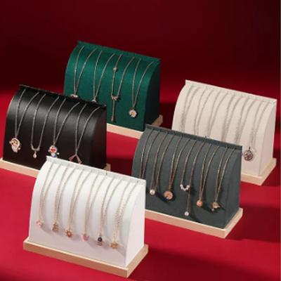 Schmuckherstellung – Verpackung & Präsentation von Schmuck