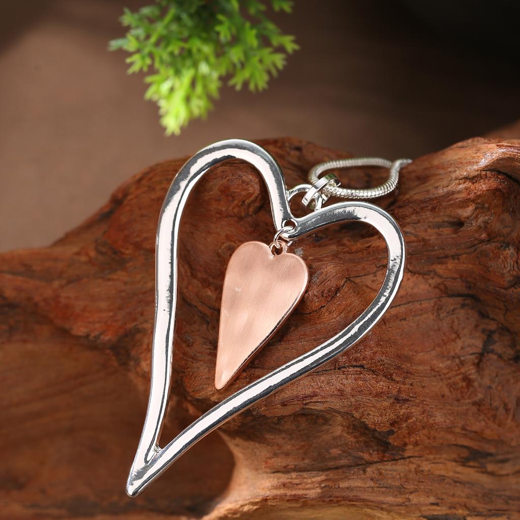 New hollow brushed love long pendant, women's simple and high-end heart-shaped snake chain long necklace