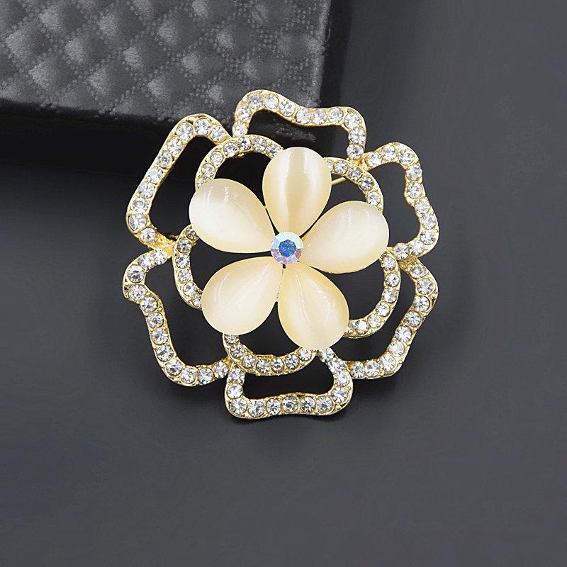 Elegant Rhinestone Cat's Eye Flower Brooch Pin for Women's Clothing