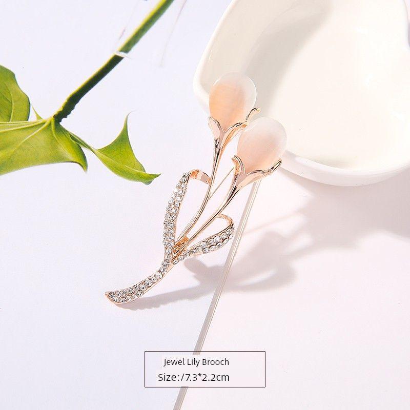 

Высококачественная модная лента-кисточка, милая декоративная брошь Jewel Lily Brooch