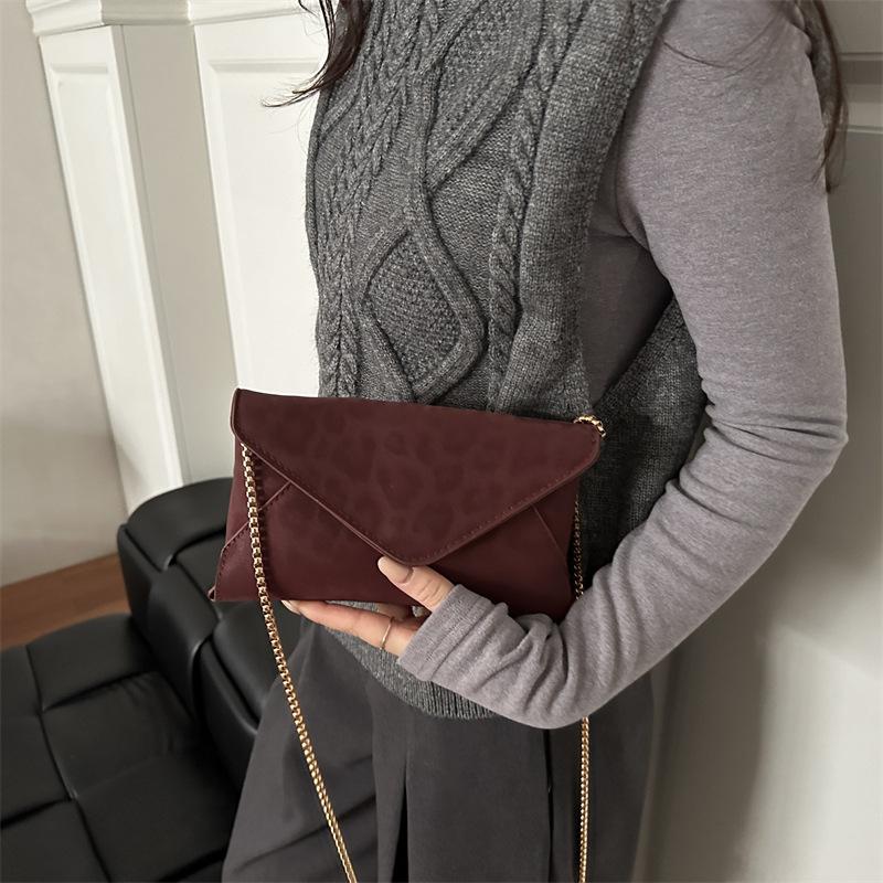 Chain women's small square bag, new fashion, foreign style, beautiful personality, change, envelope, crossbody mobile phone bag
