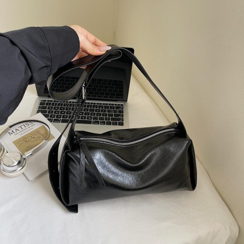Simple soft leather commuter bag women's 2025 summer new large-capacity fashionable shoulder portable messenger bag
